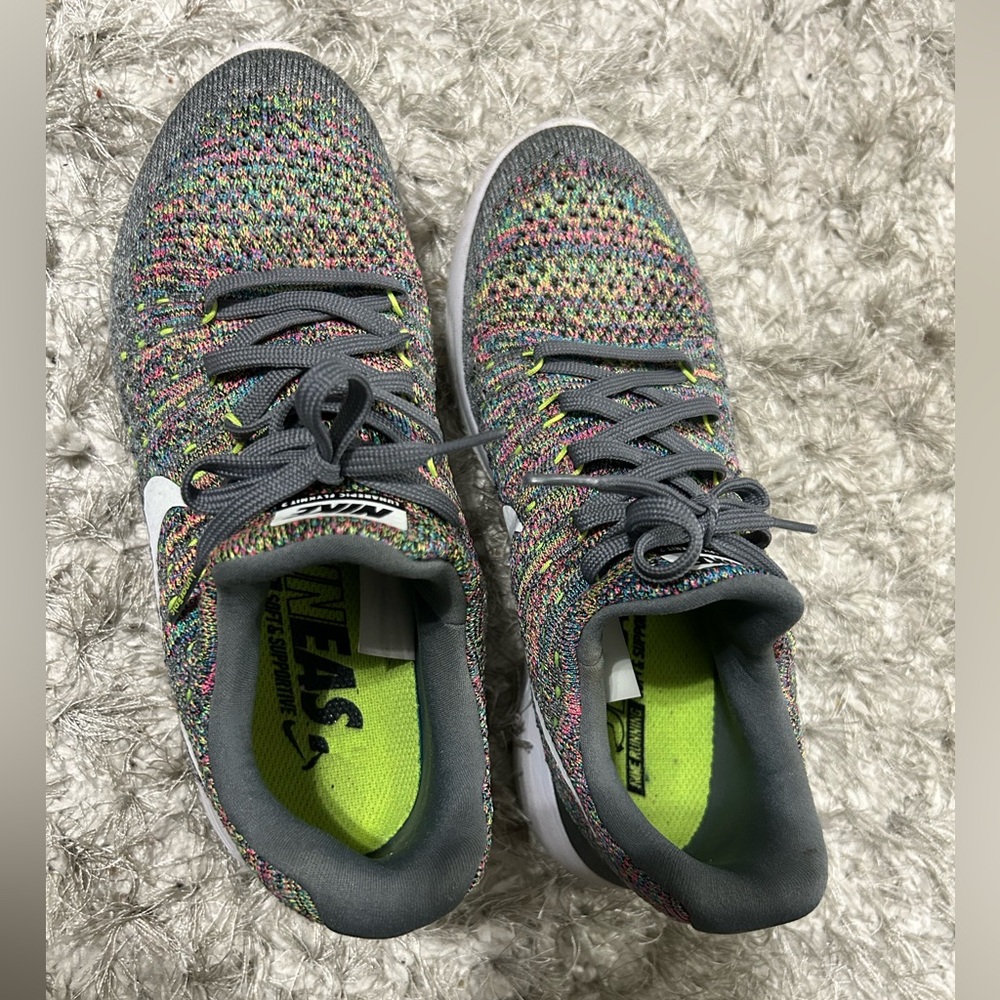 Nike 7.5 multicolor sneakers